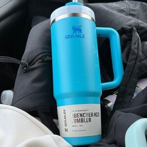 - splash color 30oz Stanley flowstate quencher tumbler with straw lid